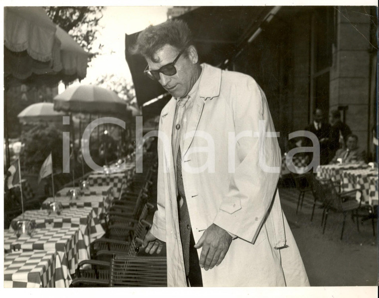 1965 ca ROMA Arrivo di Burt LANCASTER in un ristorante - Fotografia 24x18