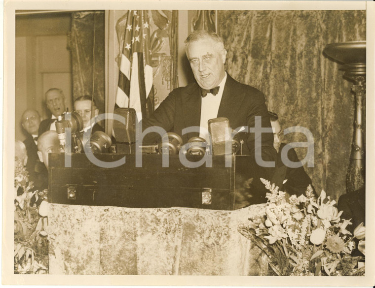 1935 ca WASHINGTON Franklin D. ROOSEVELT speaking at the Victory Dinner