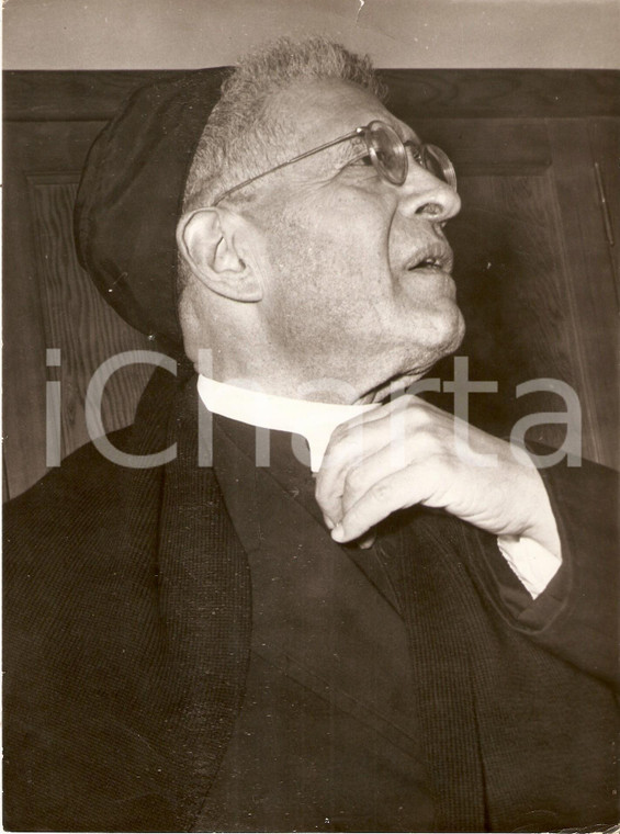 1955 ca VATICANO Monsignor Domenico TARDINI sistema colletto della tonaca *Foto