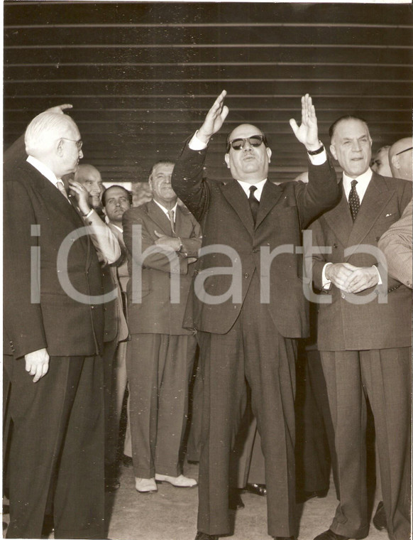 1959 ROMA Ministro Giuseppe TOGNI indica il nuovo palazzo della FARNESINA - Foto