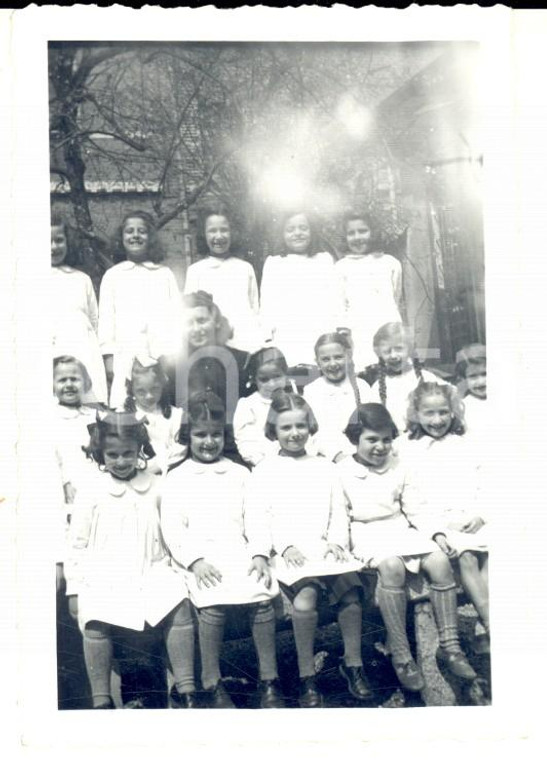 1940 MILANO Istituto "Vittoria Colonna" - Bambine con la maestra - Foto 6x9 cm