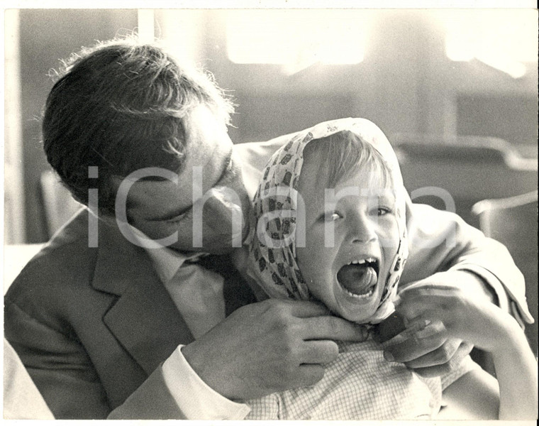 1965 ca FRANCE Roger VADIM con il piccolo Nicolas-Jacques Charrier *Foto 26x20