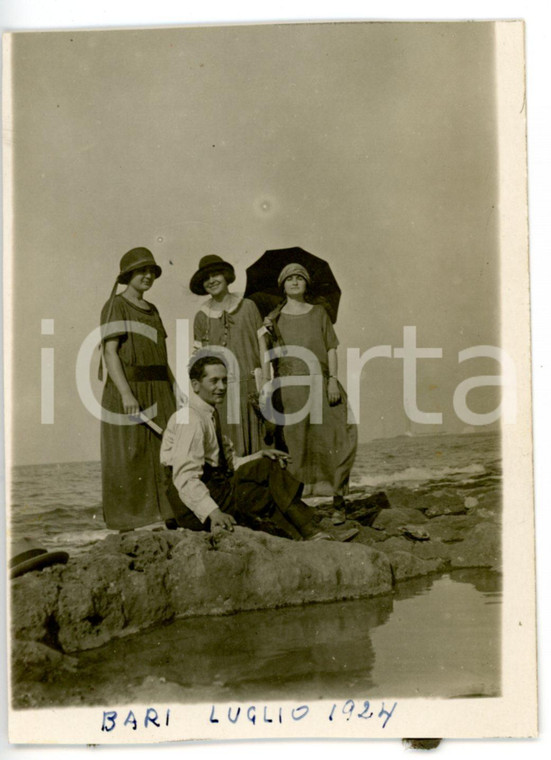 1924 BARI Ritratto di famiglia al mare *Cartolina VINTAGE - FP NV