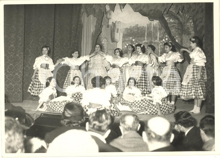 1958 TRANI Istituto S. Paolo - Alunne durante la recita scolastica - Foto 18x13