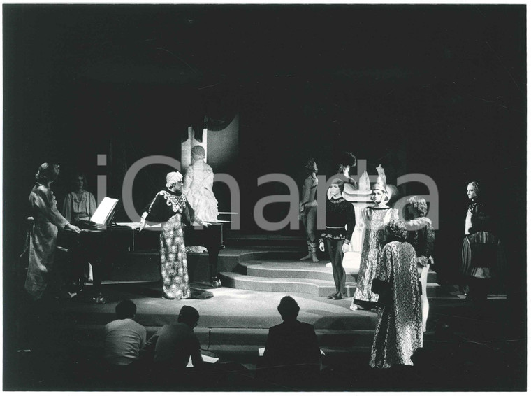 1980 MILANO TEATRO Piccola Scala - "Le Racine" - Foto di scena (1)