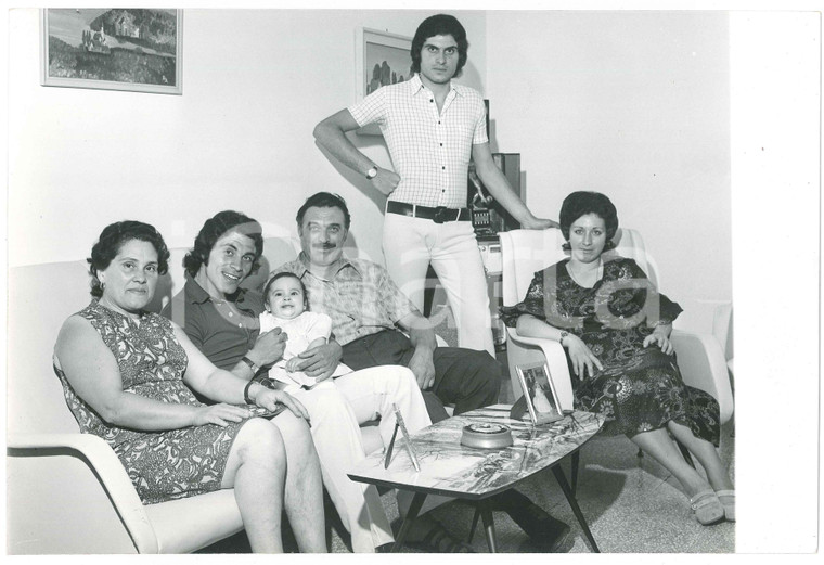 1970 ca COSTUME ITALIA Calciatore Franco CAUSIO in famiglia - Foto 30x20 cm