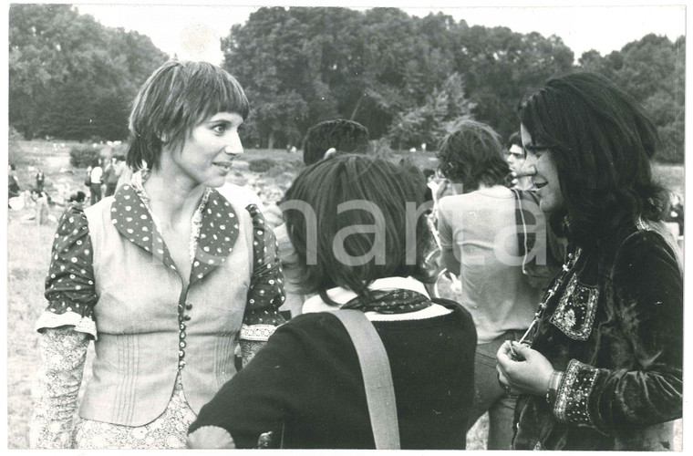 1970 ca COSTUME ITALIA Paola PITAGORA al parco - Foto 30x20 cm
