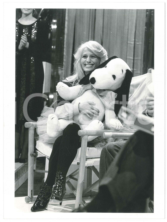 1984 RAI UNO - TEST Heather PARISI con peluche di SNOOPY Foto 18x24 cm (1)