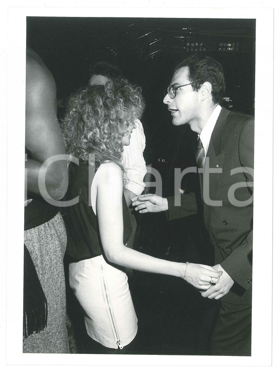 1985 ca ITALIA - COSTUME Rossana CASALE balla a una festa (1) Foto 24x18 cm