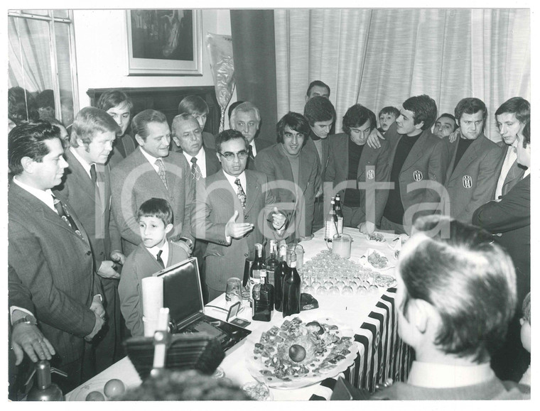 1971 TORINO JUVENTUS Giampiero BONIPERTI con la squadra - Cerimonia (3) Foto