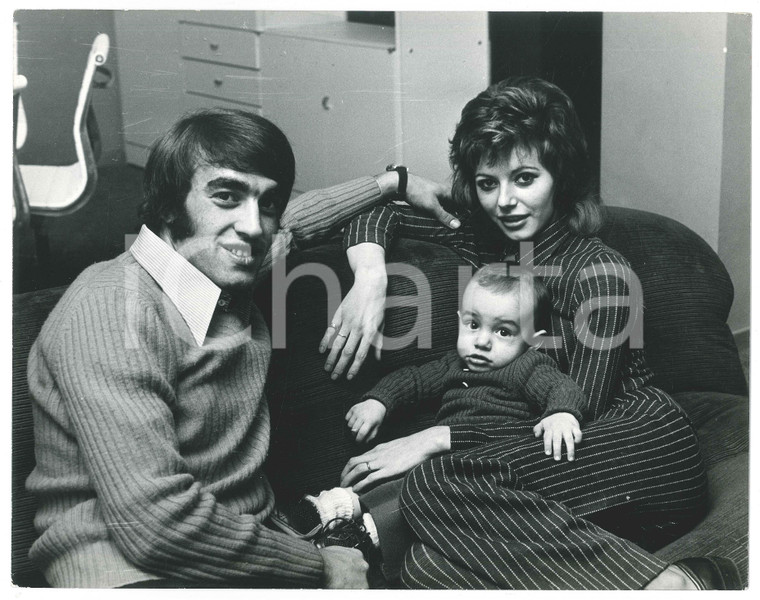 1970 ca COSTUME ITALIA Pietro ANASTASI con moglie e figlio (1) Foto 30x24