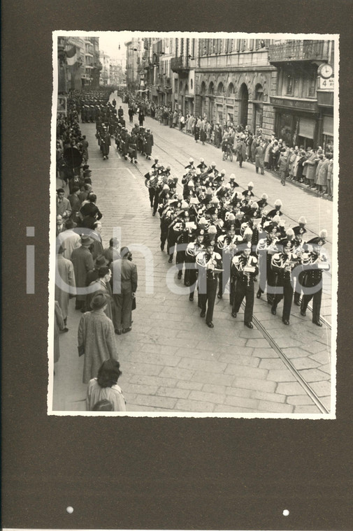 1952 MILANO BRERA Funerali gen. Umberto UTILI - Corteo in via Broletto *Foto (7)