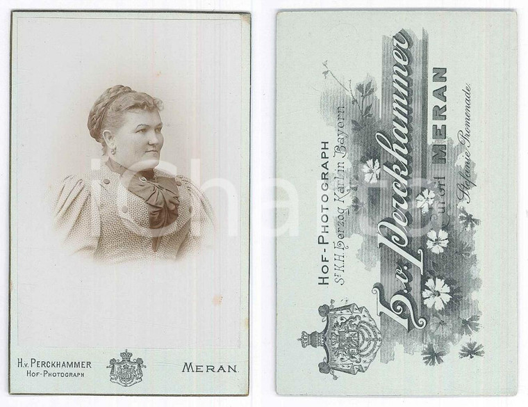 1890 ca MERANO (BZ) Donna con abito stampato - Foto Heinz von PERCKHAMMER CDV