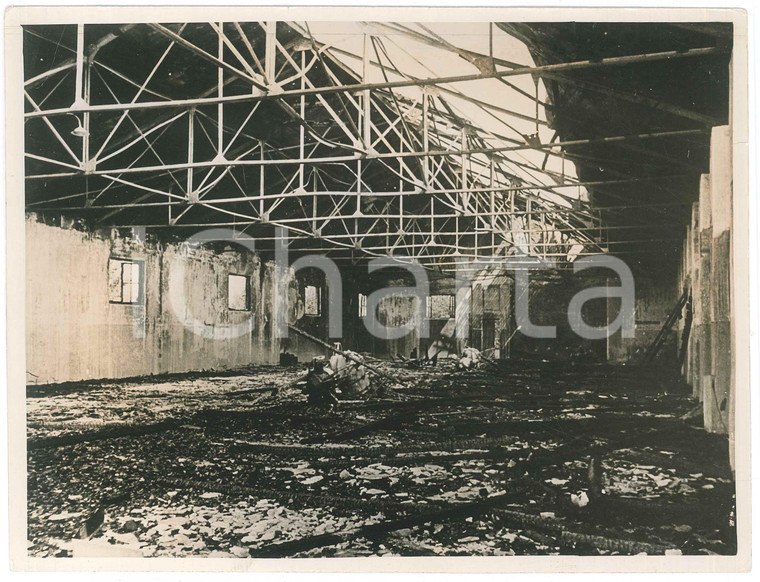 1940 ca WW2 ZONA DI GUERRA Hangar russi distrutti e velivoli bruciati - Foto