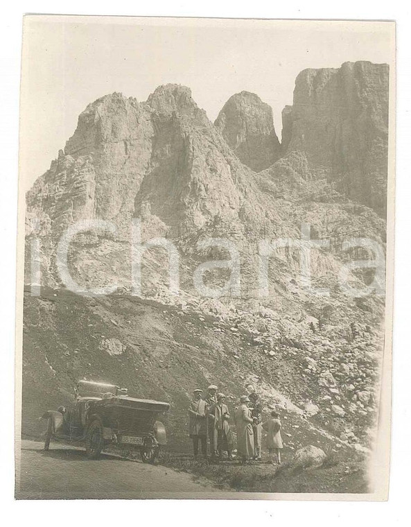 1925 DOLOMITI Escursionisti con auto al PASSO SELLA - Fotografia 8x10 cm