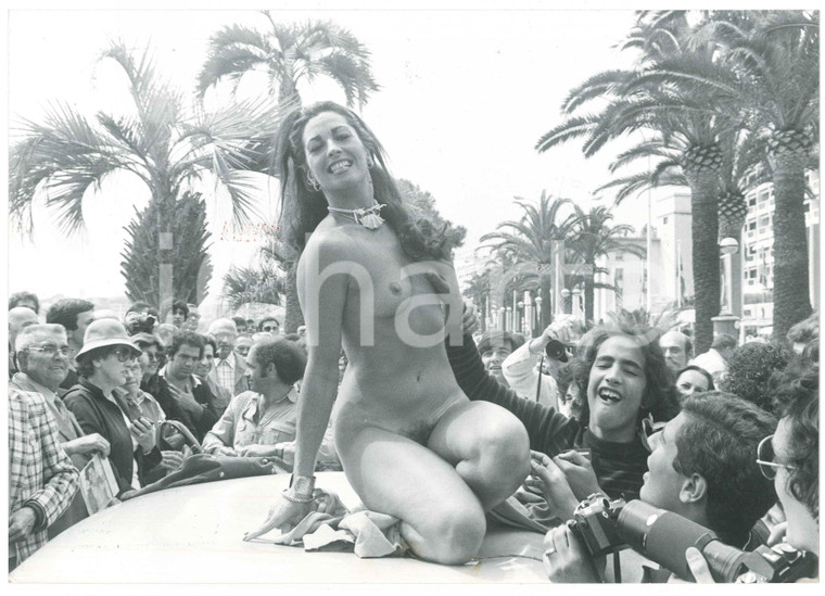 1978 FESTIVAL DI CANNES Edy WILLIAMS nuda sull'auto (1) Foto 30x21 cm