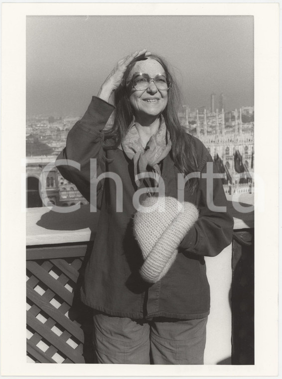 1985 ca MILANO Attrice Geraldine PAGE in terrazza vista Duomo (1) Foto