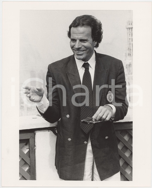 1990 ca MILANO Julio IGLESIAS Ritratto cantante - Foto 20x25 cm (1)