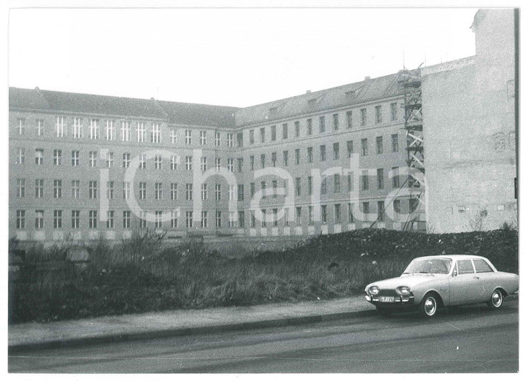 1962 BERLINO Area del Muro - Caserma - Fotografia 18x13 cm