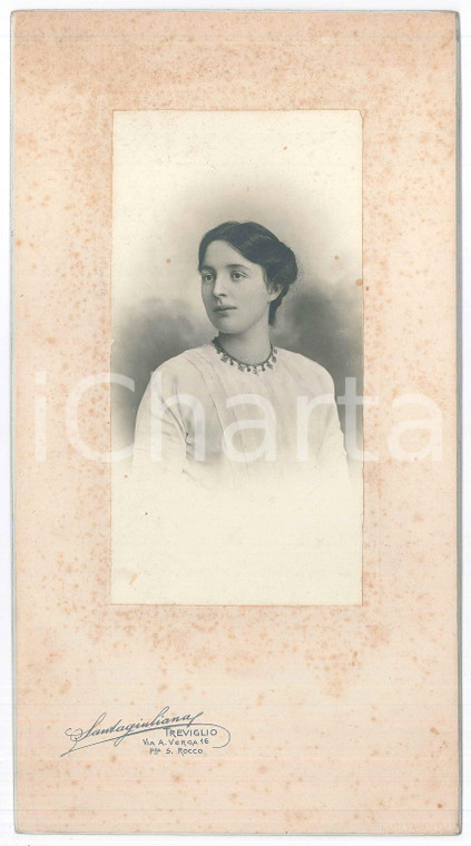 1915 ca TREVIGLIO (BG) Giovane donna in abito bianco - Foto SANTAGIULIANA 14x25