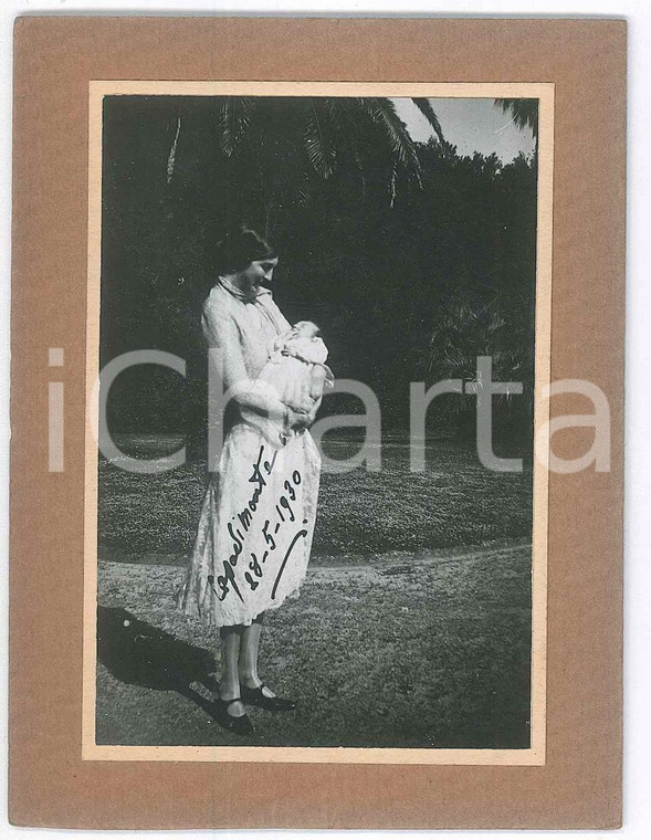 1930 CAPODIMONTE Madre con il figlio neonato - Fotografia anonima 9x11 cm