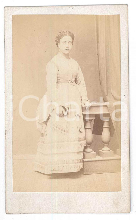 1870 ca NOBILTA' ITALIA Giovane donna in abito bianco - Ritratto *Foto CDV