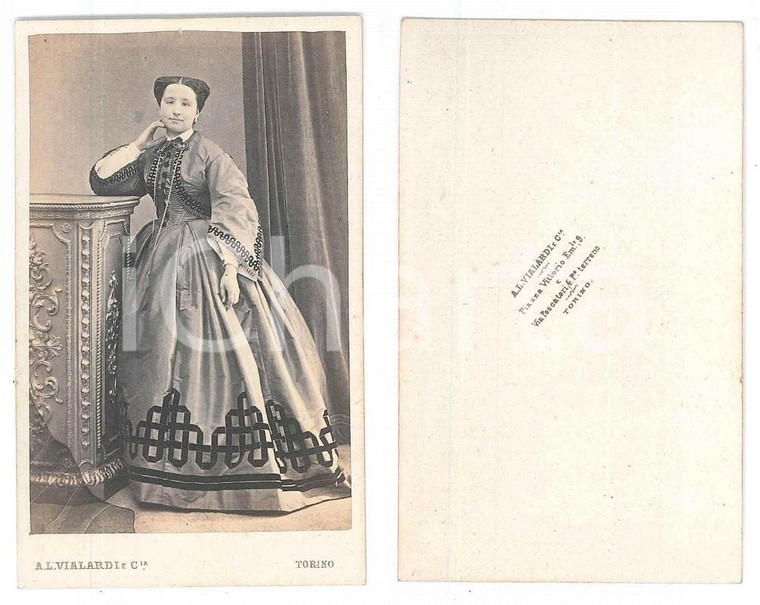 1870 ca TORINO Ritratto di donna in abito ricamato *Foto A. VIALARDI CDV