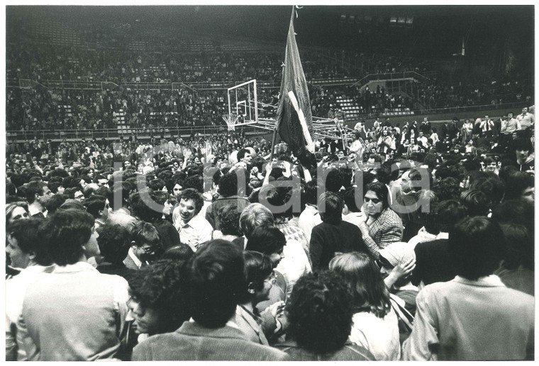 1980 BASKET Billy Milano vs. Sinudyne Bologna - Festeggiamenti vittoria - Foto 2