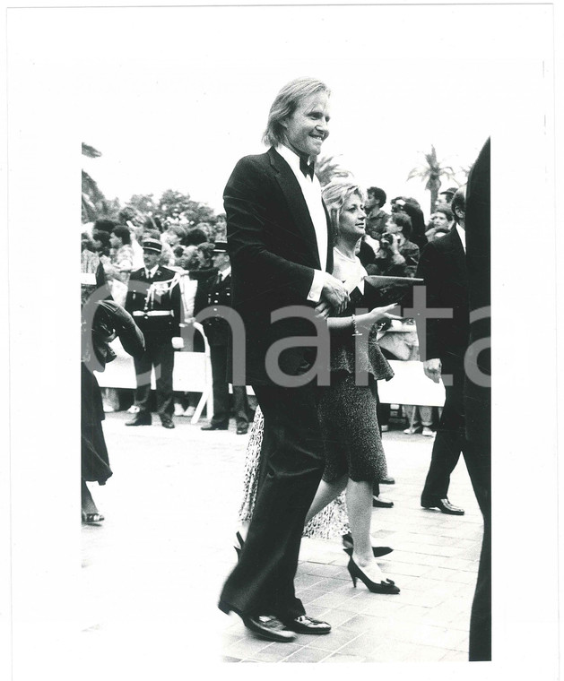 1985 ca CANNES FILM FESTIVAL Jon VOIGHT on red carpet - Photo 20x25 cm