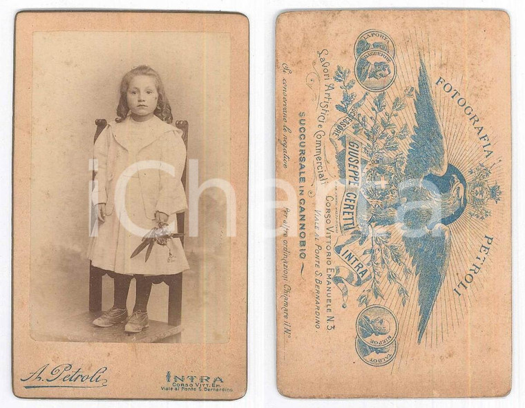 1900 ca VERBANIA INTRA Bambina su una sedia - Ritratto *Foto Antonio PETROLI CDV