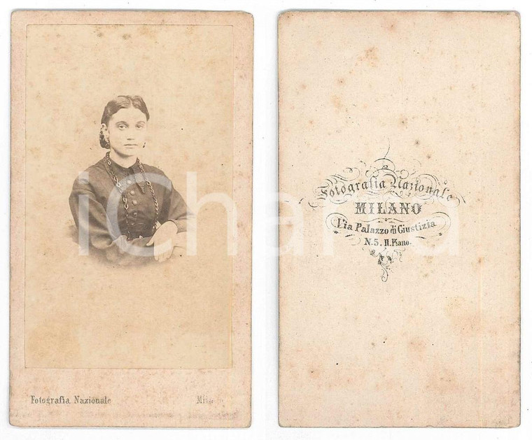 1875 ca MILANO Giovane donna con lunga collana - Fotografia Nazionale 6x10 cm