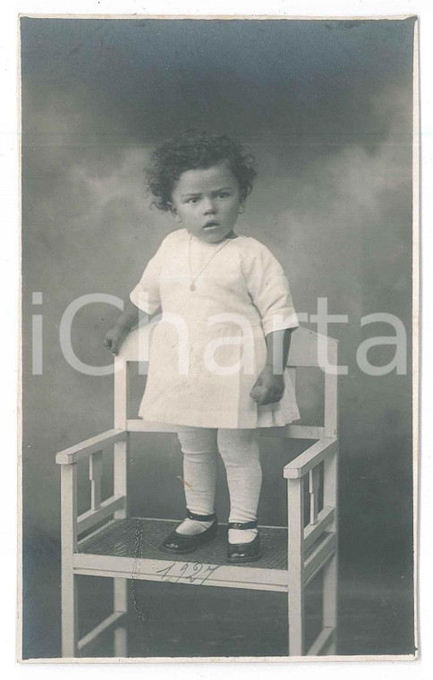 1927 ABBIATEGRASSO Bambina sulla sedia - Ritratto - Fotocartolina MILANESI