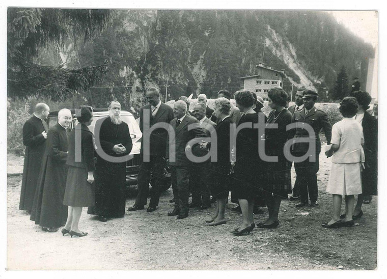 1960 ca AURONZO DI CADORE Vescovo visita Colonia CIF Foto Cav. Marco Z. BONEL