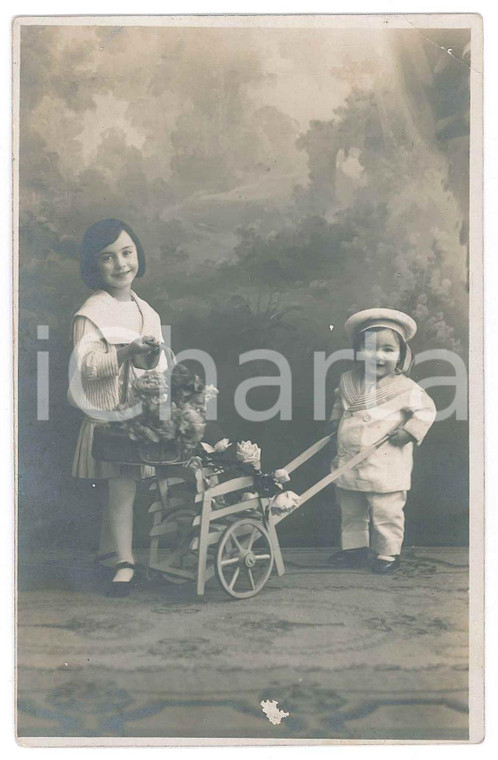 1915 ca MILANO Fratellini con carretto fiorito - Ritratto - Foto SALVAGNO 14x9