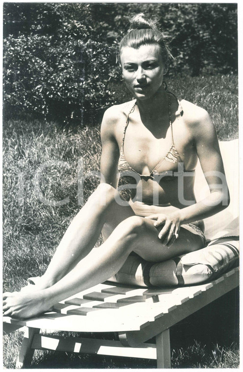 1970 ca I RICCHI E POVERI Marina OCCHIENA in piscina (2) Foto 20x30 cm