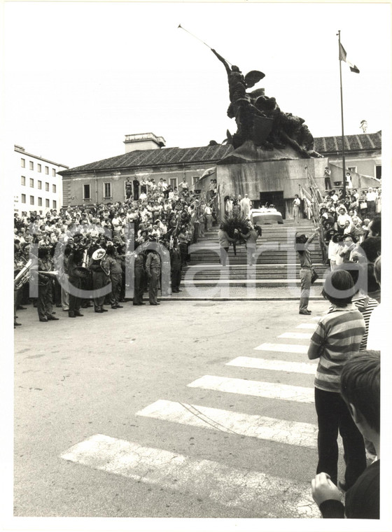 1980 ca MONZA Cerimonia BERSAGLIERI al Monumento ai Caduti - Foto 18x24
