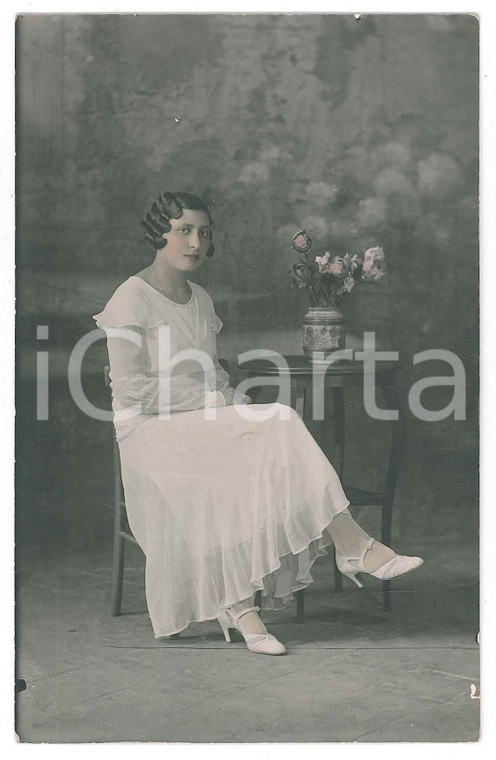 1920 ca COSTUME ITALIA Giovane donna in abito bianco- Foto anonima 9x14 cm