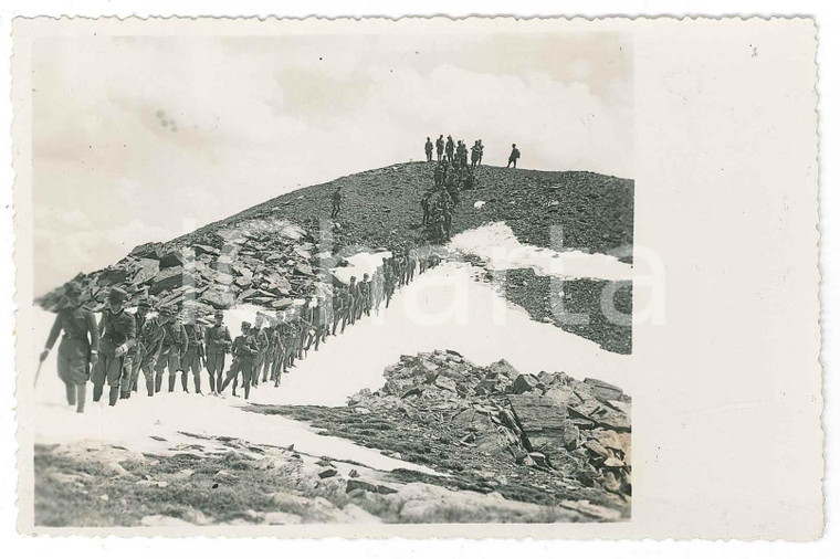 1930 ca REGIO ESERCITO Battaglione su una vetta innevata - Foto 14x9 cm