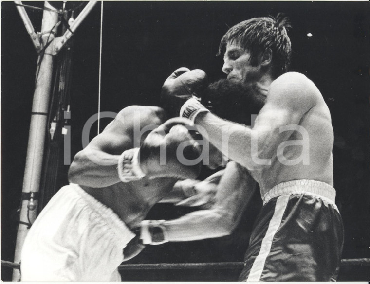 1967 NEW YORK BOXE Emile GRIFFITH colpisce Nino BENVENUTI con una testata *Foto 