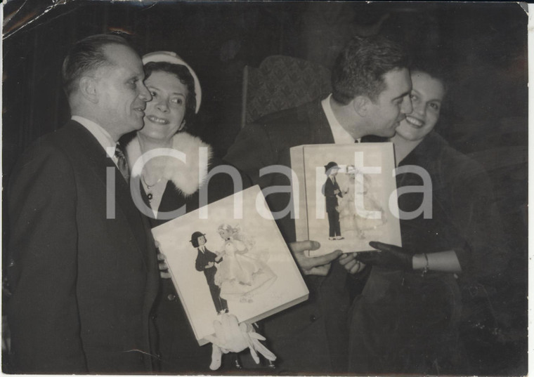 1957 PARIS Town Hall Saint Valentine Contest - Portrait of winner couples *Photo