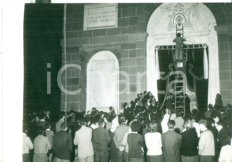 1963 SOTTO IL MONTE Annuncio della morte di PAPA GIOVANNI XXIII Foto DANNEGGIATA