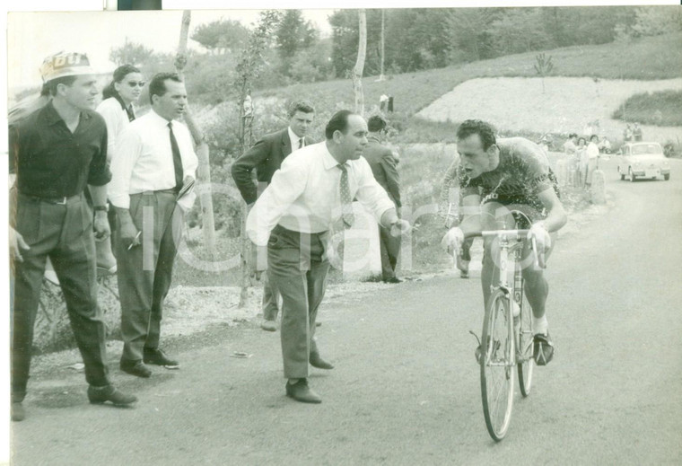 1958 CICLISMO 41° GIRO D'ITALIA - Ercole BALDINI rinfrescato al suo passaggio