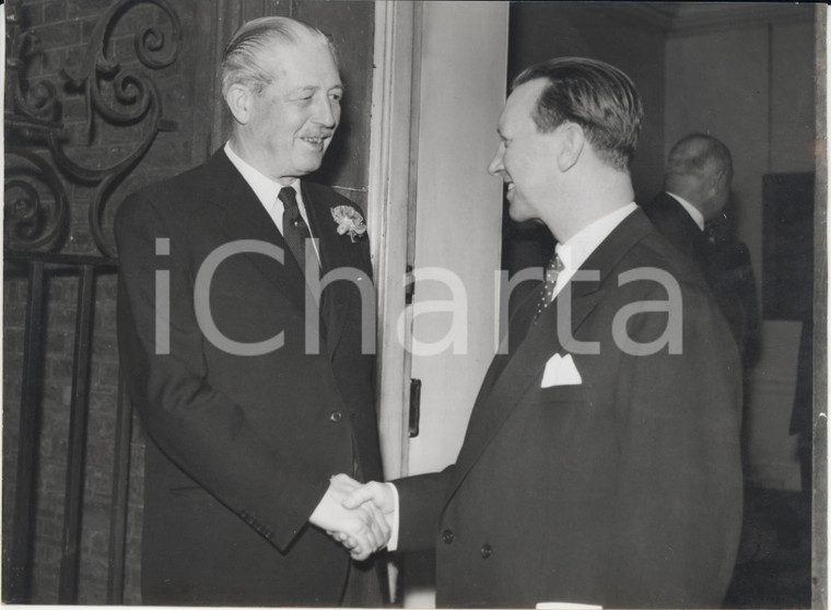 1959 LONDON Harold MACMILLAN handshaking with Hans Christian HANSEN *Photo