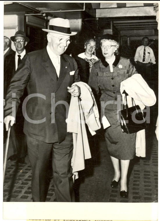 1959 NEW YORK Pennsylvania Station - Harry TRUMAN con la moglie - Foto 13x18 cm