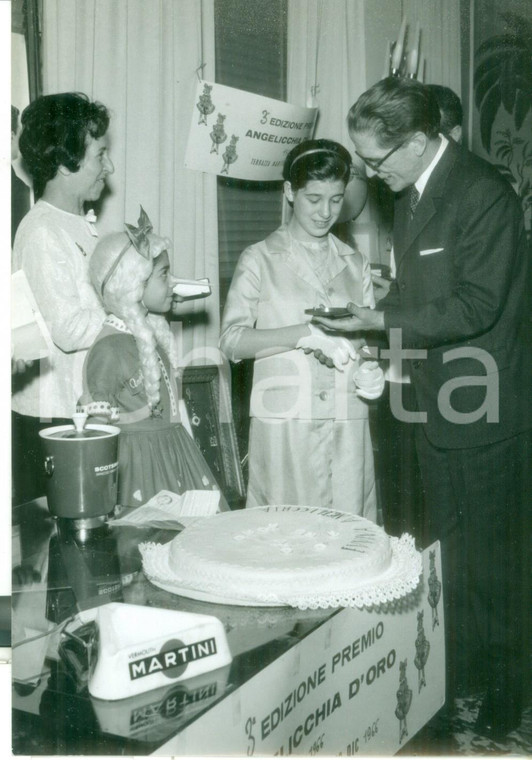 1966 MILANO ANGELICCHIA D'ORO Lino MONTAGNA premia Immacolata ARCADU di 12 anni