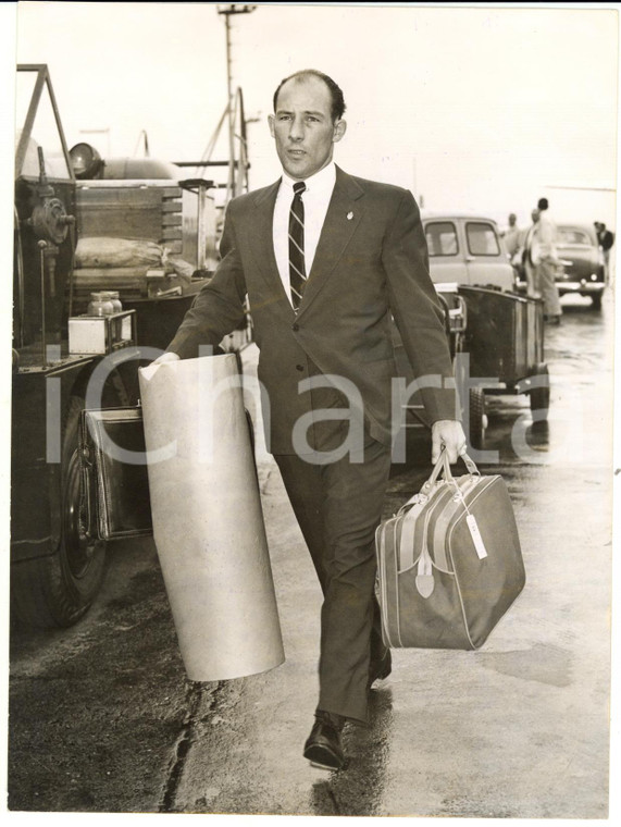 1959 LONDON Racing driver Stirling MOSS arrives at the airport - Photo 15x20 cm