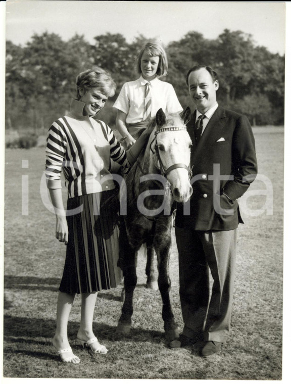 1960 HORLEY Donald CAMPBELL with his wife Tonia and his daughter Georgina *Photo