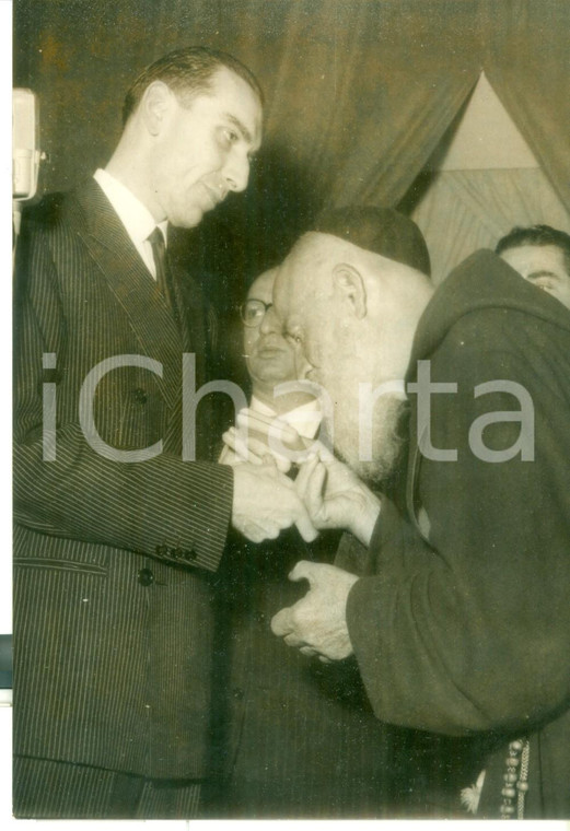 1957 ROMA Dino DEL BO conferisce medaglia d'oro a Padre Ugolino DA LISSONE *Foto