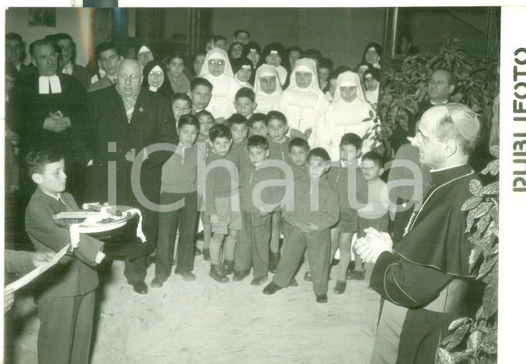 1954 ROMA Mons. Giovanni MONTINI celebra messa tra i mutilatini di Don Gnocchi 