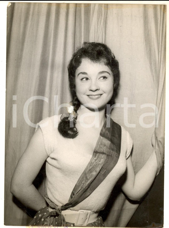 1957 PARIS Annie DOURAIN élue nouvelle "Reine des Midinettes" - Photo 13x18